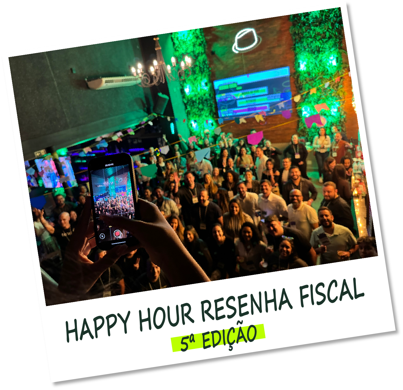 Reunião de networking e eventos corporativos com foco em Happy Hour, promovendo integração e alegria, ideal para quem busca conexões profissionais em um ambiente descontraído e festivo.